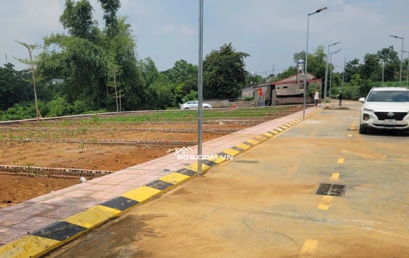 Đất nền giá rẻ FO 180tr 150m2/lô - 6x25m sẵn sổ (không trung gian) đất Thạch Quảng, Thanh Hoá ( giáp Ninh Bình) Vị trí : cạnh UBND Xã, Chợ, Trường Học, khu công nghiệp đã hoạt động 140ha , bến xe, trạm đăng kiểm, cây xăng, dân cư đông đúc ....
